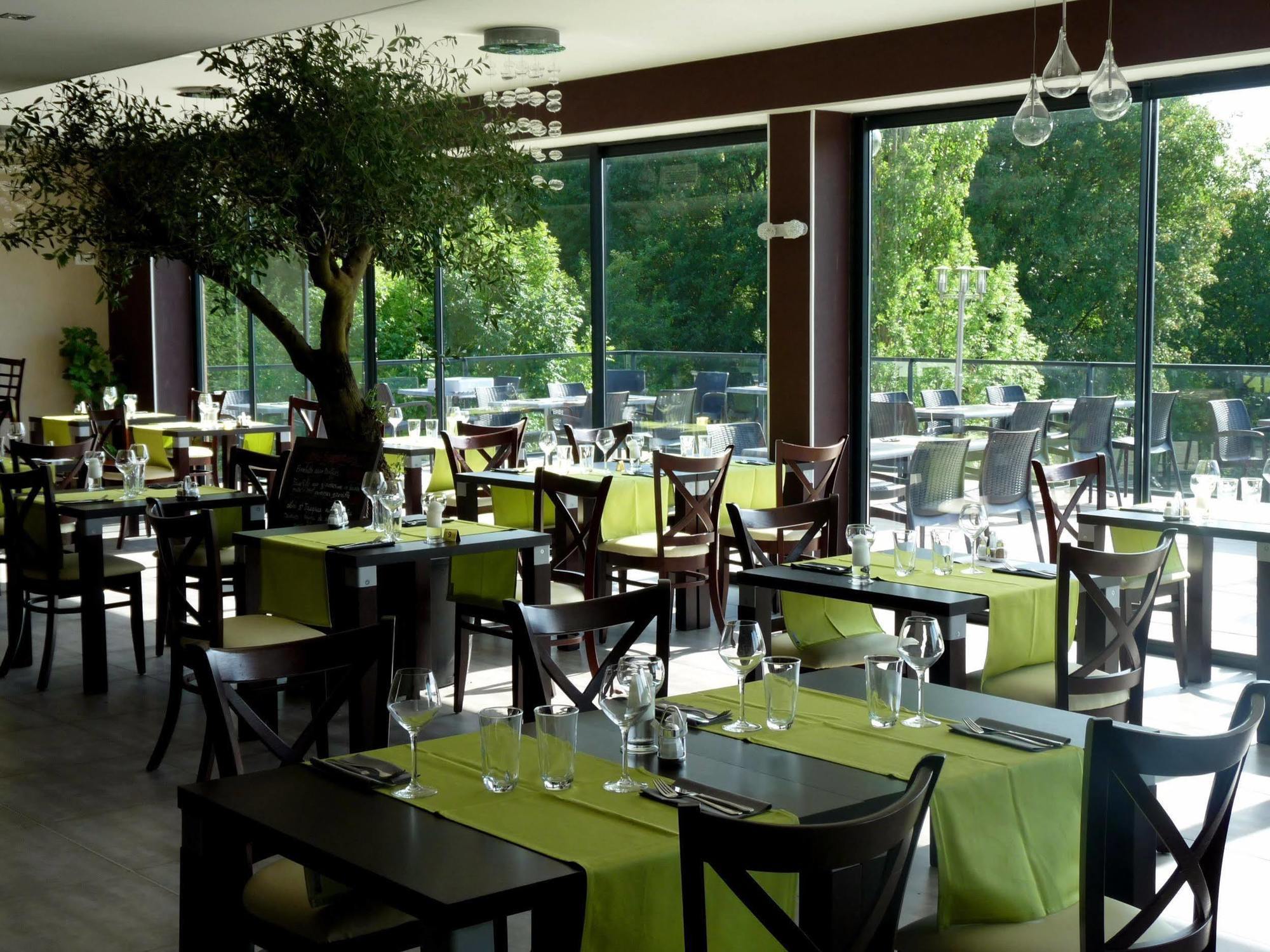 Logis Le Cadusia Hotel Chaource Bagian luar foto