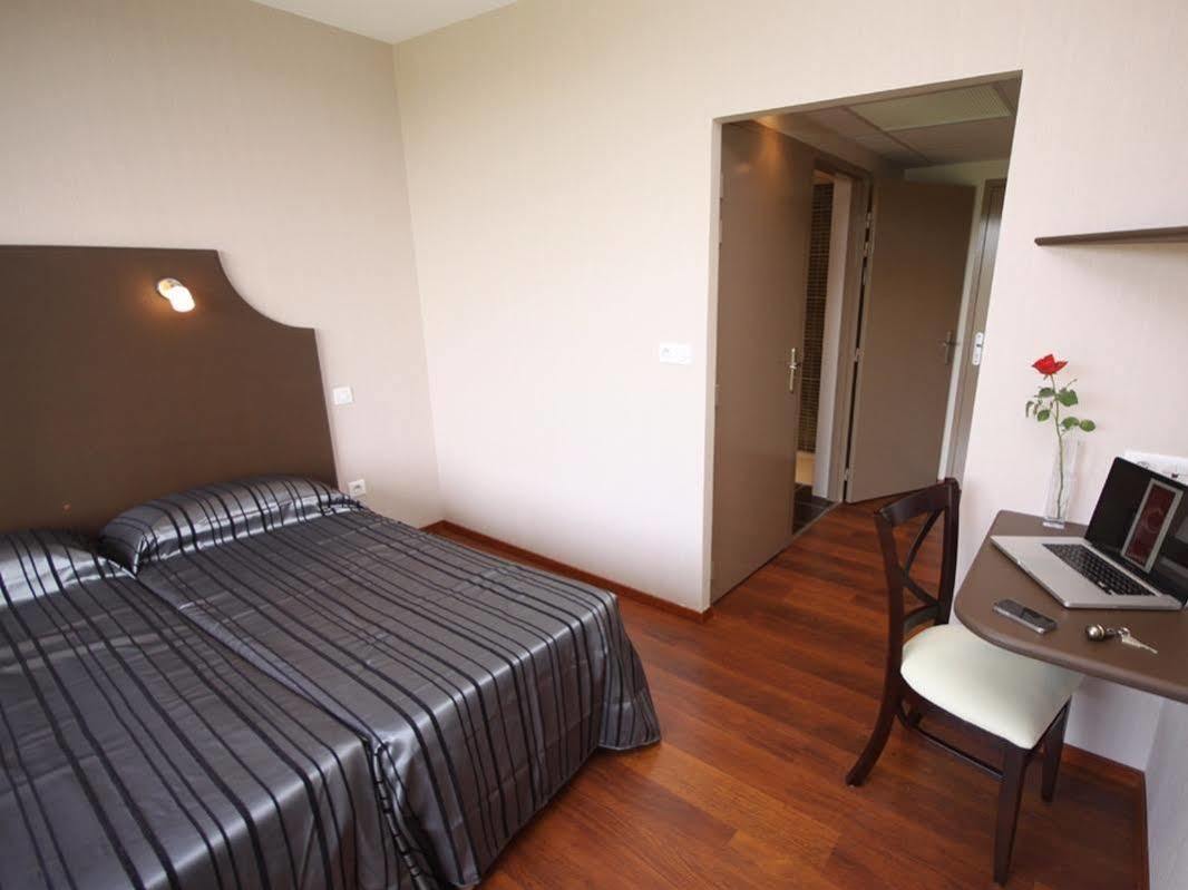 Logis Le Cadusia Hotel Chaource Bagian luar foto